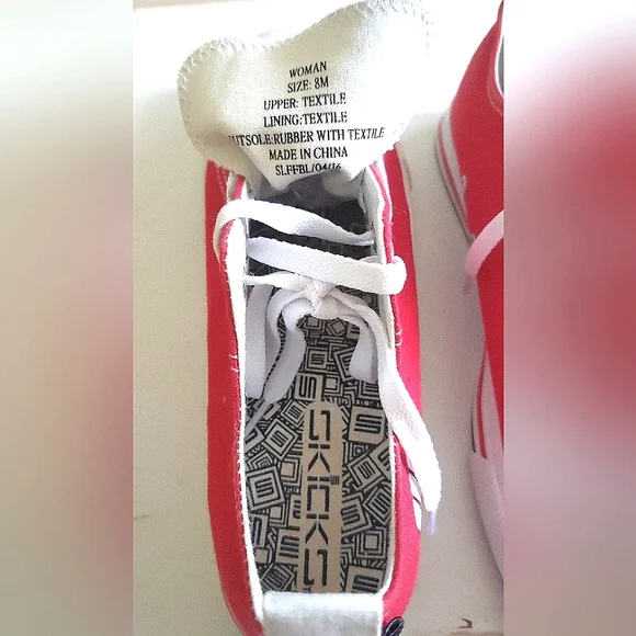 SKiCKS UW University of Wisconsin Badgers Women’s Low Top Sneakers Tennis Shoes - Picture 3 of 6